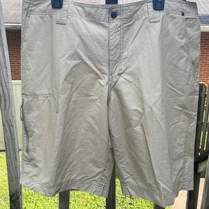 Columbia cargo shorts with sun protection size 38